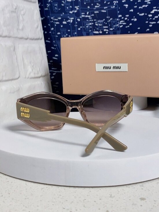 Miu Miu Retro-Style Sunglasses main image 5